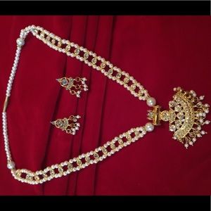 Beautiful necklace and earrings set